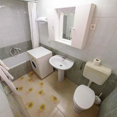 1 Apartment *