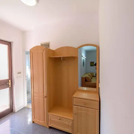1 Apartment
